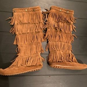 Minnetonka 5 layer fringe boot